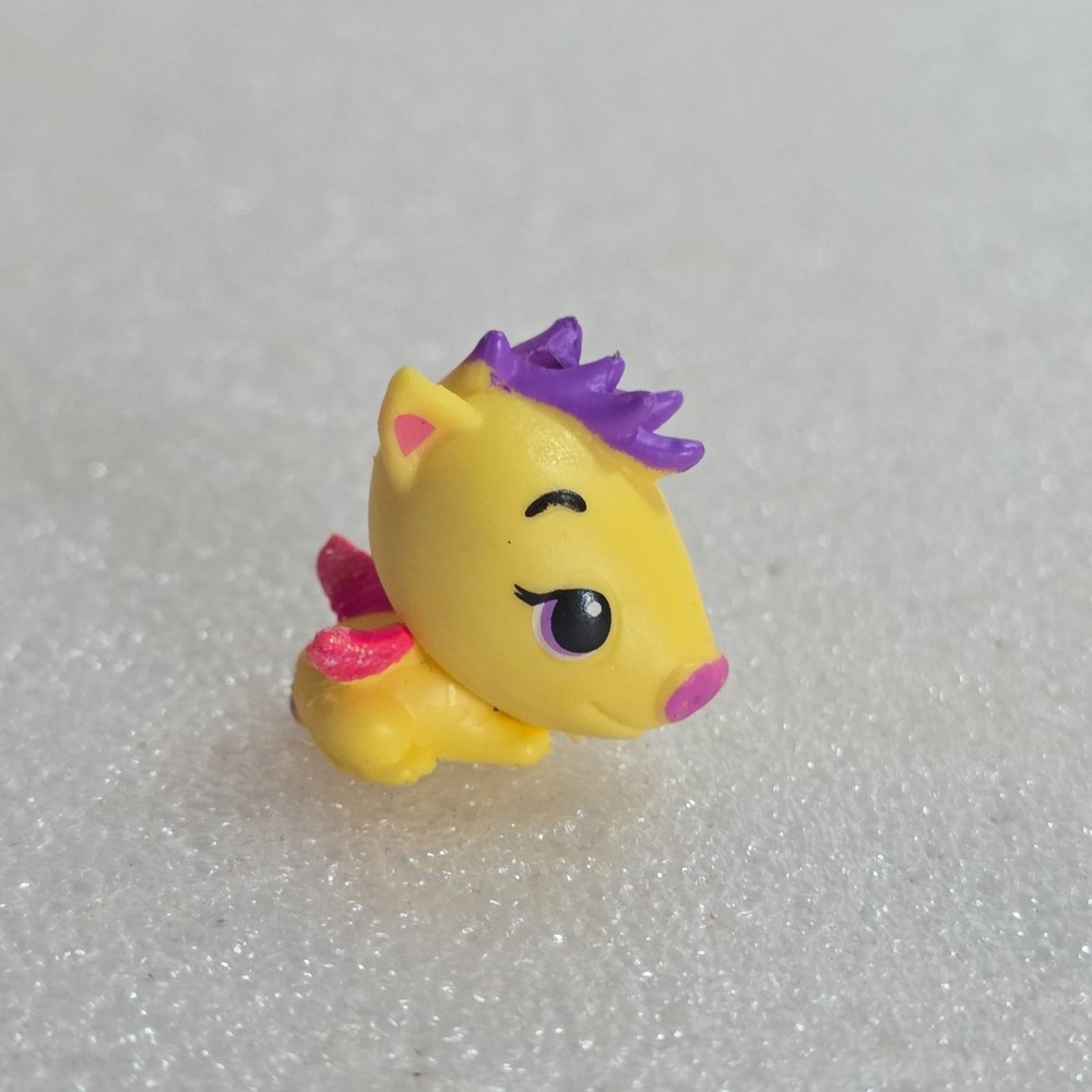 Spin Master Hatchimals CollEGGtibles Yellow Posswift Possum Figure 1 inch Toy